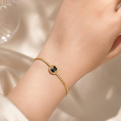 Midnight Clover Elegance Bracelet