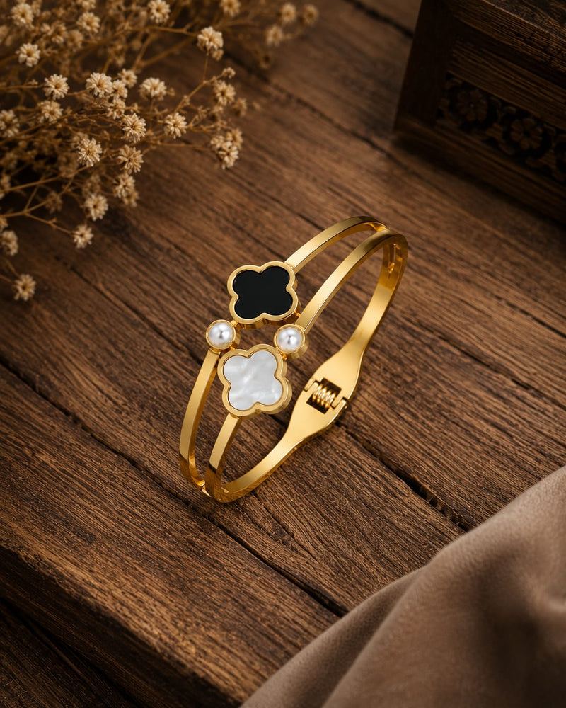 Noir Pearl Clover Bracelet