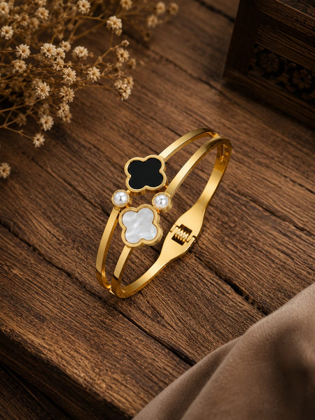 Noir Pearl Clover Bracelet